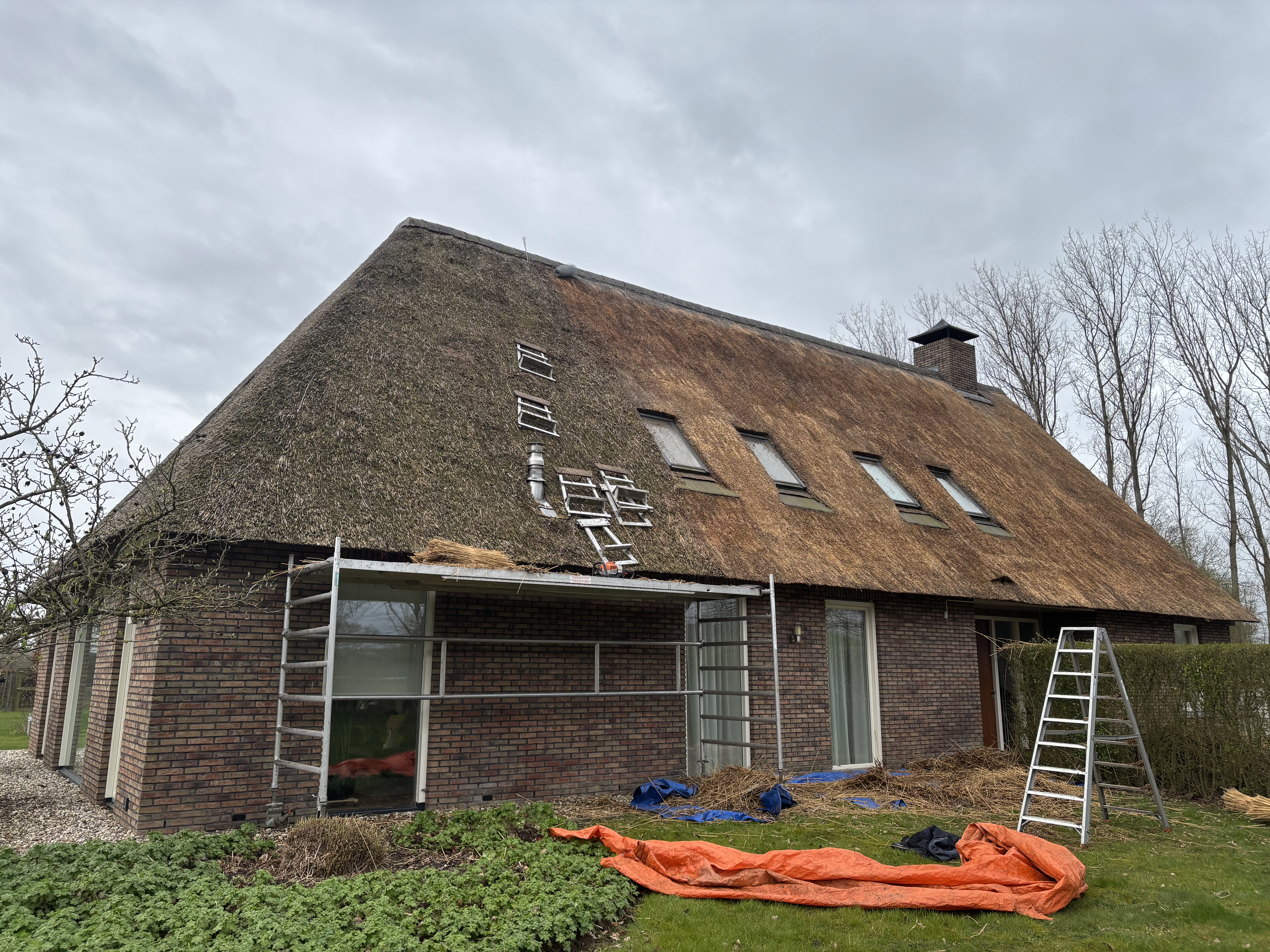 Rieten dak opgeleverd